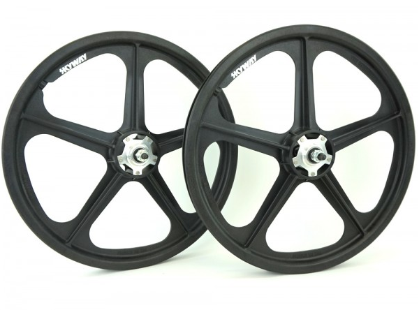 Skyway Tuff Wheel 2 alloy flange — hub and spoke detail